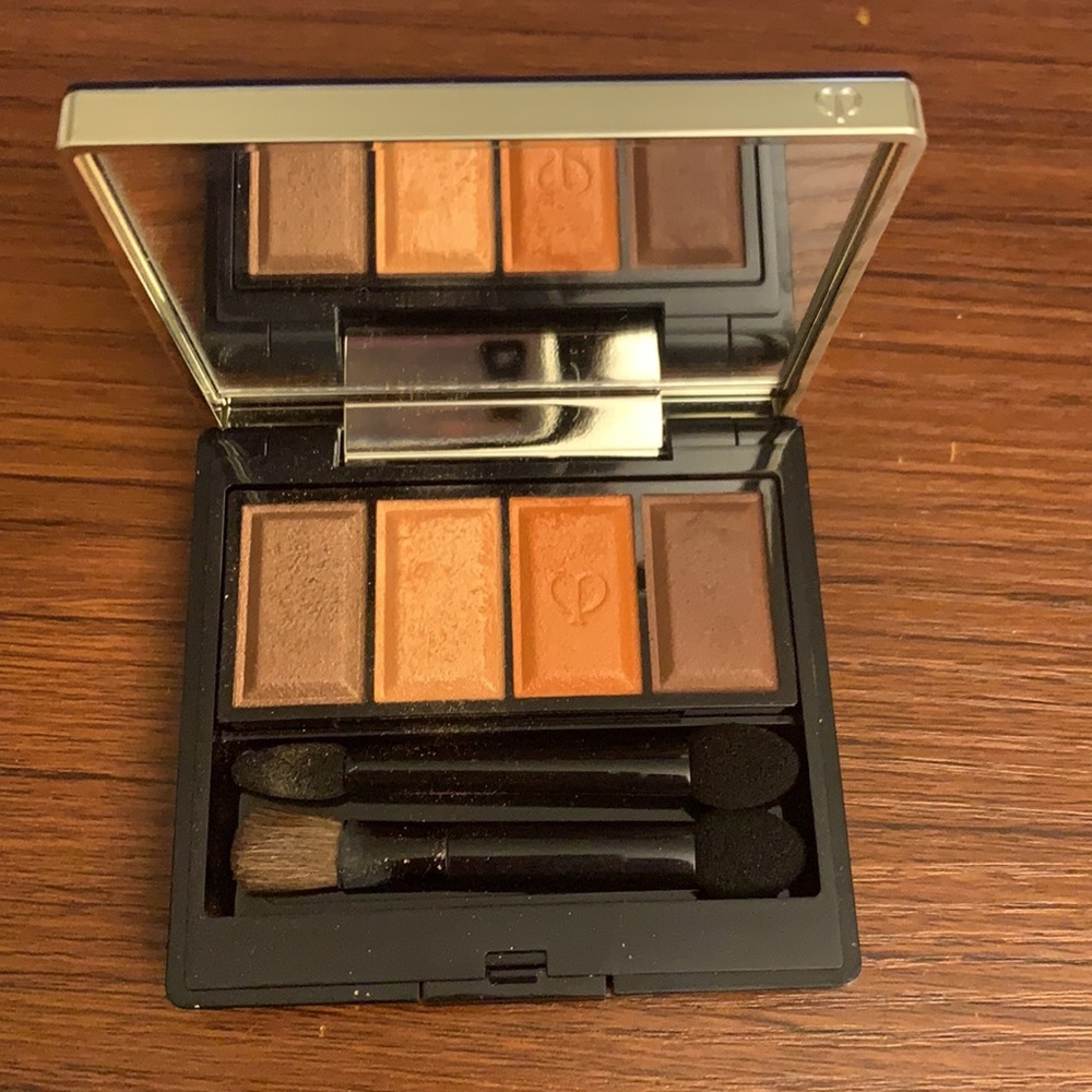 Clé de peau eyeshadow palette 316